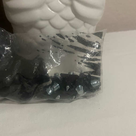 Nike  Women’s Cleats - Picture 3 of 5